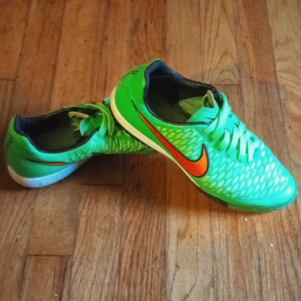 Nike indoor soccer shoe but also a everyday street shoe
